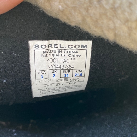 Kids Sorel winter boots size 3 - Picture 8 of 13